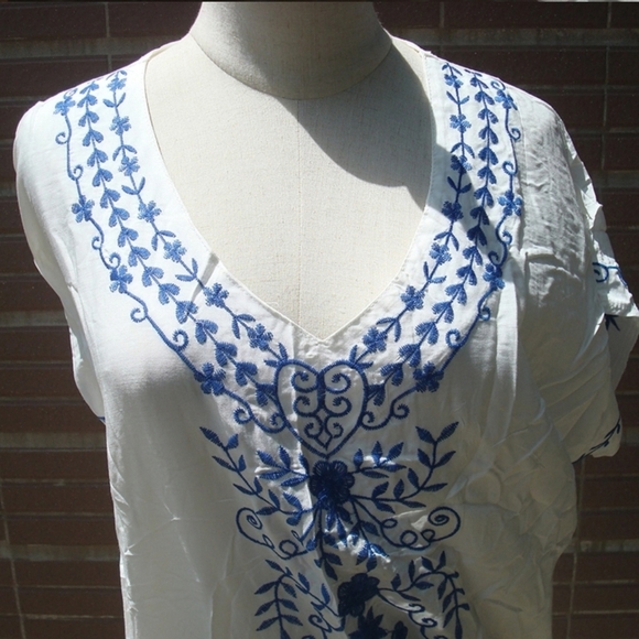 🧡LAST ONE🧡WHT/BLUE EMBROIDERED COVER UP - Picture 4 of 5